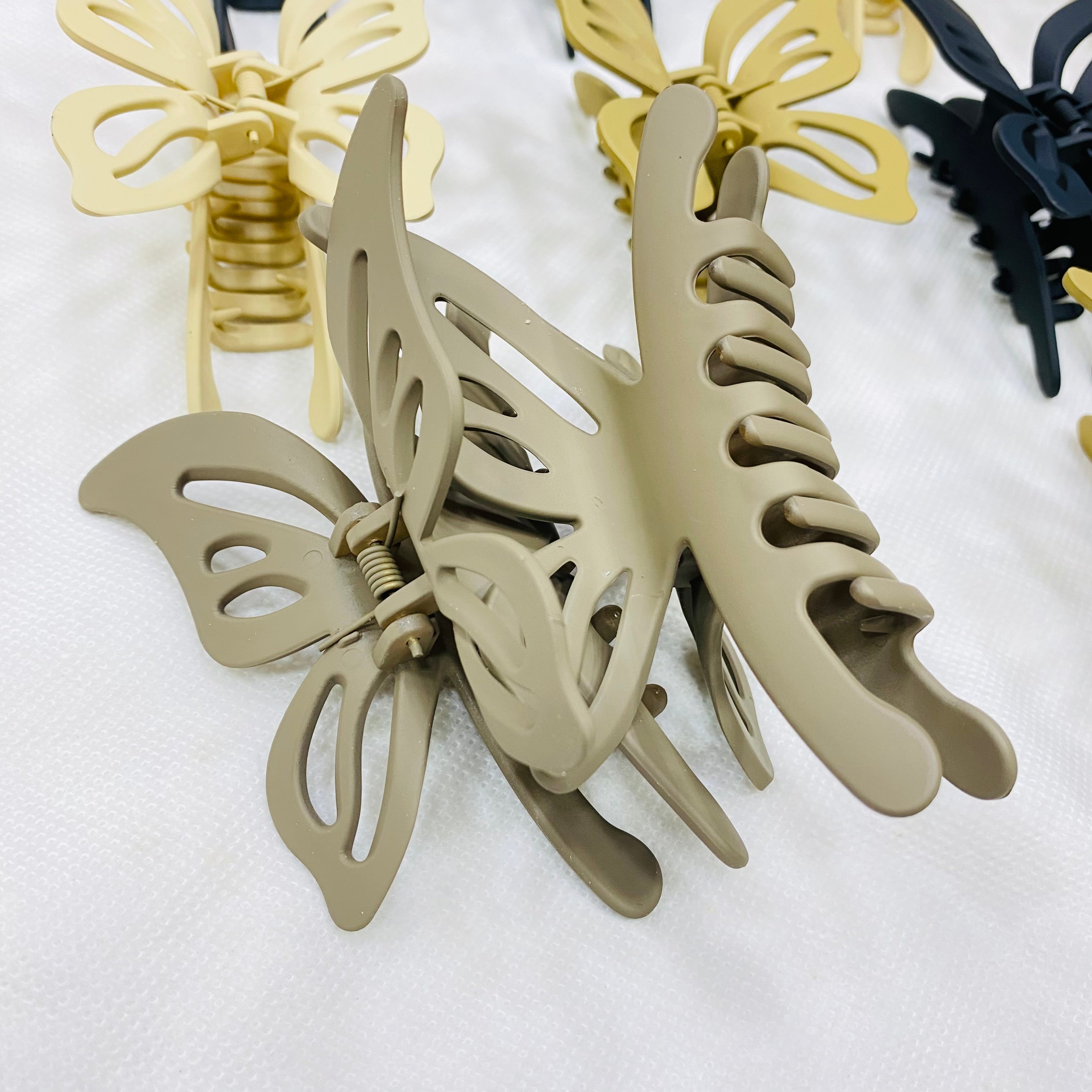 🦋 Butterfly Hair Clips – Large Size | Mix Colors | Pack of 12 (Wholesale)