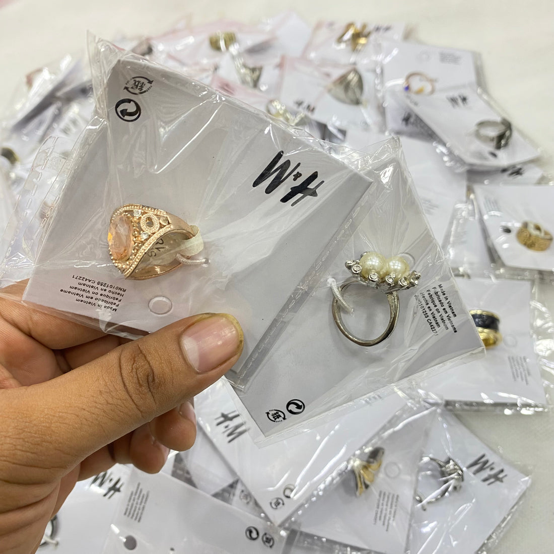 Imported Zircon & Stone Rings – 1 kg Box, Mix Sizes & Designs