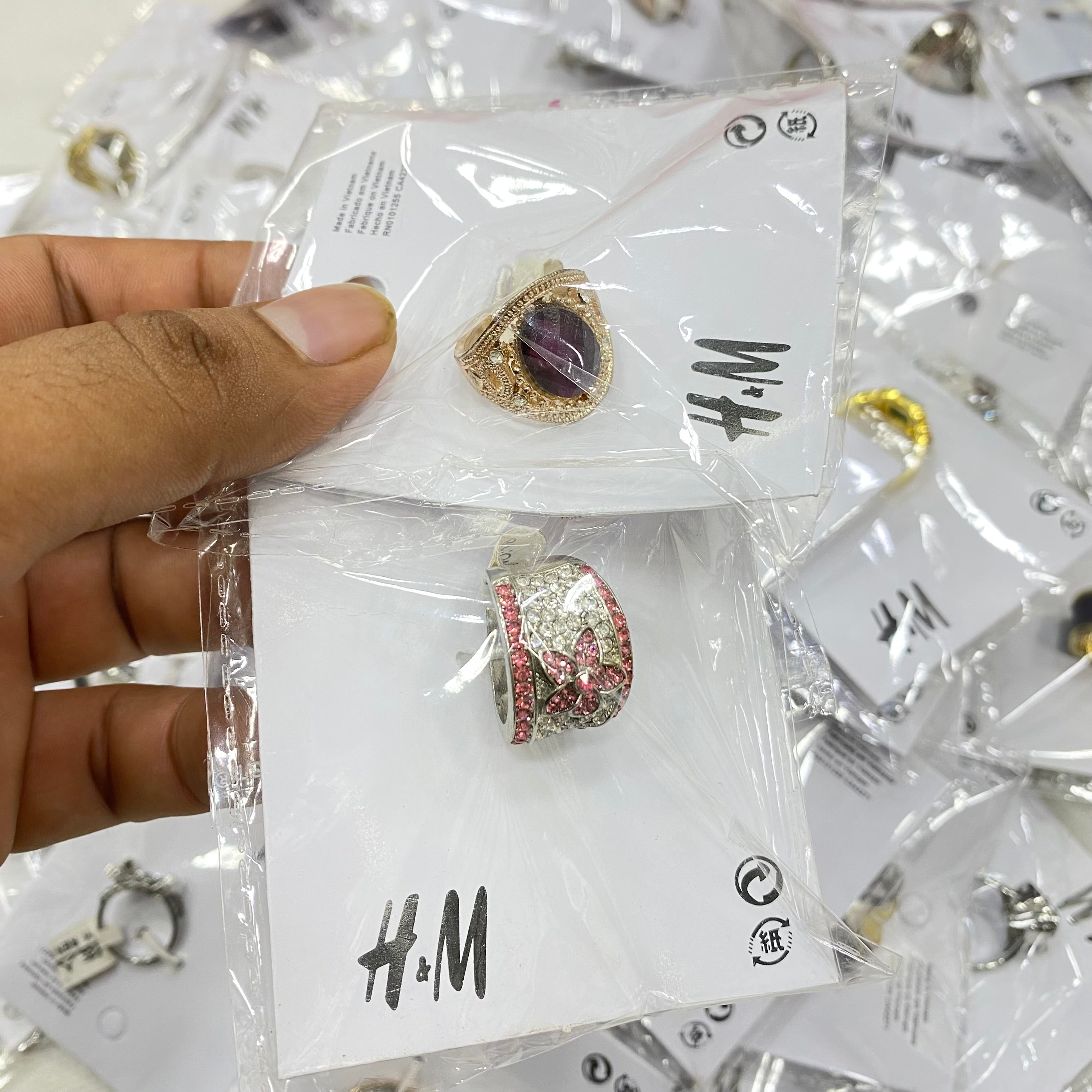 Imported Zircon & Stone Rings – 1 kg Box, Mix Sizes & Designs