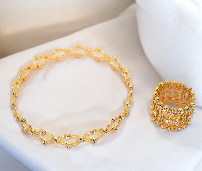 Versatile Gold-Plated Jewelry: Ring to Bracelet Transformation